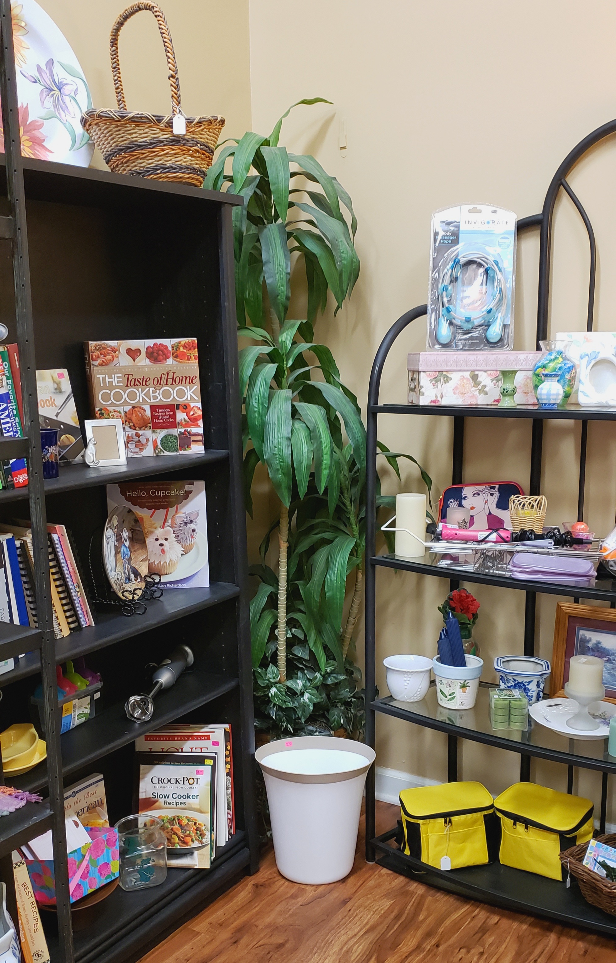 Small housewares, linens, and decorative items.